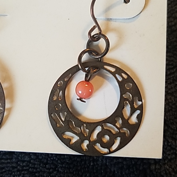 AXCESS earrings - Picture 3 of 3